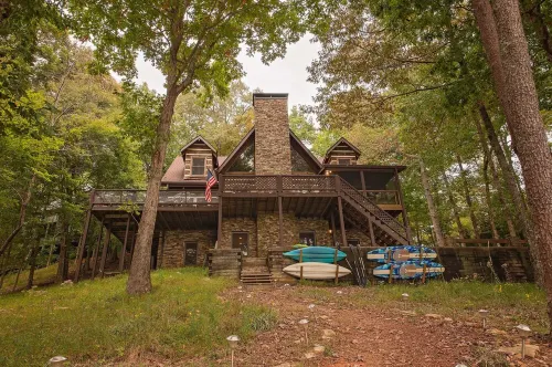 Burnt Mountain Waterfront Log Cabin, with 6person Spa