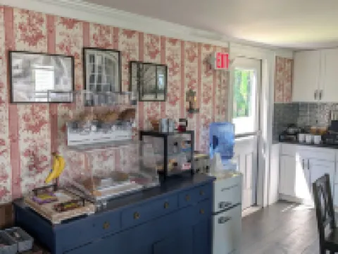 Blue Bear Inn Hotels in Hillsborough County