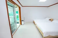 Happy World Pool Villa Hotel a Seosan