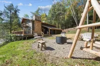 Mountain House -Black Diamond Chalet Hotels in Saltlick Township