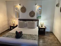 Deco Stop Lodge Hotels in Dany Island