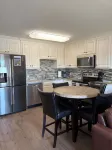 Charming 2-bedroom pet-friendly apartment in beautiful Hot Springs with WiFi, AC