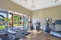 هال لاكي ستونينج ريزورت كوند ، ووك تو بيتش!