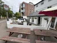 OYO the Watermans Arms Hersham Hotels in Cobham