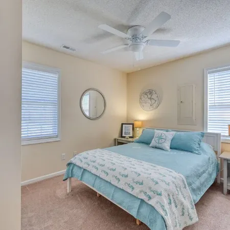 Surf City Off Island Retreat! 2.5 mi to beach - Flexible booking days!
