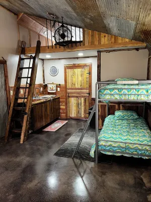 Scenic lodge near Perry, MO perfect for fishing…boating…hunting…relaxing