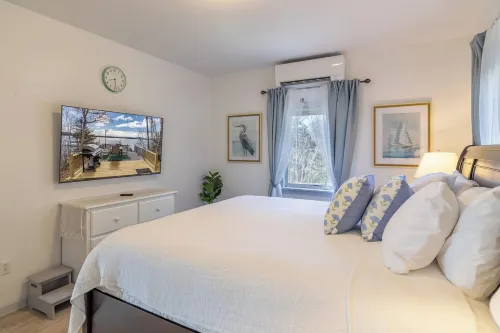 Charming Acadia beachfront cottage, close to Acadia National Park & Bar Harbor.