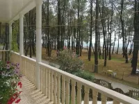 4 Bed Villa-Sleeps 8-Parking-Garden-Sea View Hotels in Ureki
