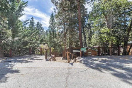True Big Bear Lake Cabin with jacuzzi