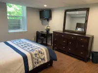 Park in the Woods Cozy and clean. Shared Hot Tub