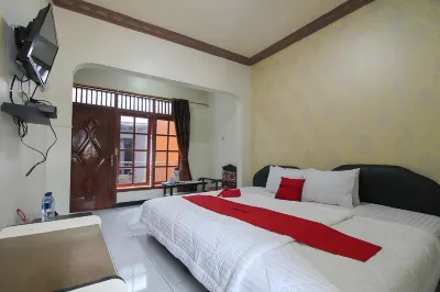 RedDoorz near Sarangan Lake Hotel dekat Warung Bu Sulis Free Wifi