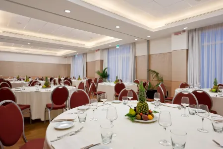 Hilton Garden Inn Rome Airport Отели рядом с достопримечательностью «Parco via attilio profumo»
