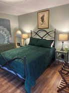 Charming 1-bedroom apartment in brilliant Ellwood City with WiFi, AC
