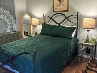 Charming 1-bedroom apartment in brilliant Ellwood City with WiFi, AC Hotels in Lawrence County