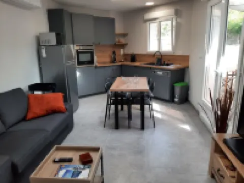 T2 house with small adjoining plot, very nice.