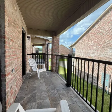 2027- 3-bedroom condo with comfort & amenities near Resturant’s & shopping.