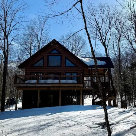 Luxury Muskoka River Log Cabin
