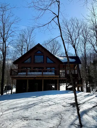 Luxury Muskoka River Log Cabin