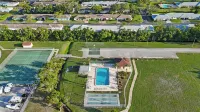 Charming 2-bedroom villa in Seminole with pool, WiFi and AC