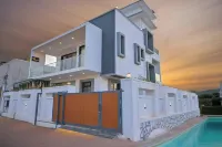 Spacious 5-bedroom villa in welcoming Karandoli with AC, WiFi And Much More!!