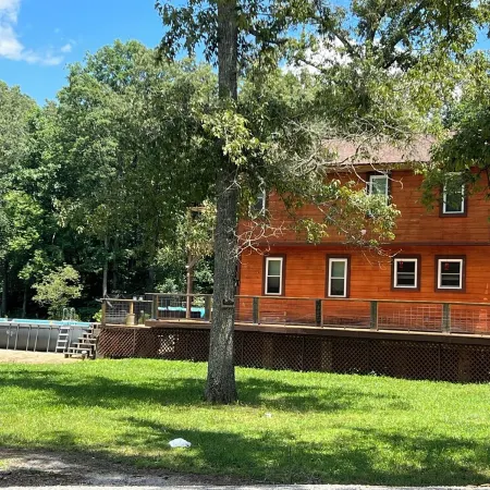 Charming 3-BR Cabin/House, Pool, creek, 35Acres with Fiber Internet in Pikeville