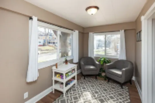 The CORN CRIB: Spa - Game Room - BBQ - Office - DOWNTOWN - Sleeps 14