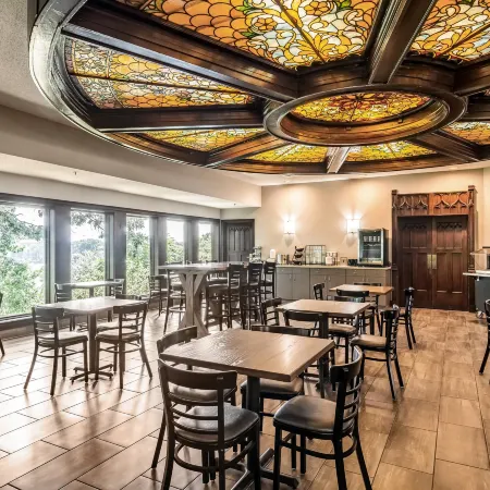 Riverview Inn & Suites, Ascend Hotel Collection