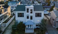 Beautiful Beach House - Two Blocks from the Ocean - One Block from the Bay