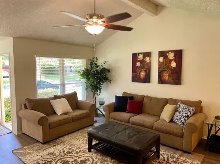 Pet Friendly, Charming 3BR in DFW