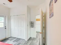 Apt w/ Lake Views - Day Trip to Virginia Tech! Hoteles en Condado de Pulaski