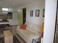 2-room apartment, bathroom wc, small terrace, free parking, Wifi, Tv Canal+. Hotels in Vence