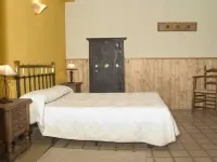 Casa Rural La Bodega for 10 people Hotels in La Vera