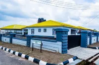 Charming 3-bedroom bungalow with AC, WiFi in fantastic Prince Courts  호텔