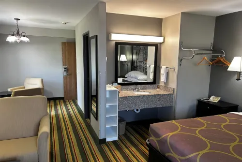 Super 8 by Wyndham Mound City