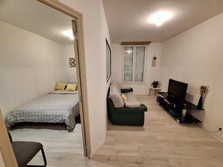 Attractive, renovated 2-room apartment by the lake