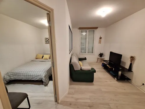 Attractive, renovated 2-room apartment by the lake