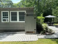 Charming North Fork Beach Cottage Hotel di Peconic