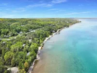 Lovely Lakehouse by Grand Traverse Bay. Pet Friendly! Hotels in Bingham Township