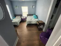 Charming 2-bedroom house with Heat, AC, Cable, WiFi in peaceful Hondo Hotels in Medina County