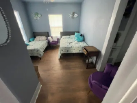 Charming 2-bedroom house with Heat, AC, Cable, WiFi in peaceful Hondo