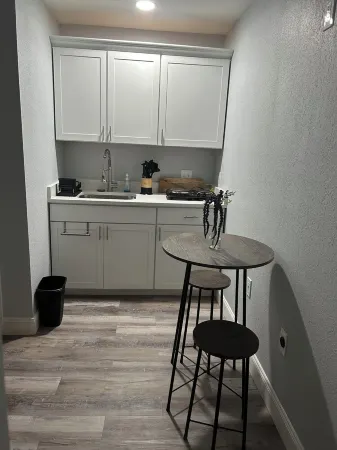 -Modern attached en-suite     -shared pool                             -Orlando Отели в г. Пайн-Хилс