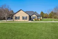 Beaver Lake Getaway  3BR w/ Hot Tub, Fire Pit & Boat Parking!
