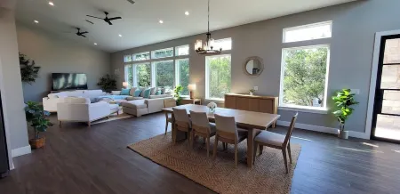 Spacious 5-bedroom house in serene Lago Vista with WiFi, AC