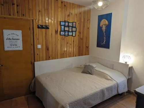 House sleeps 2 to 6 in a pretty medieval village Hotels in Saint-Gervais-sur-Mare