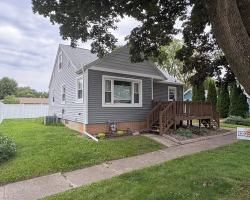 Welcoming Updated 3-Bedroom House Close to Downtown Clear Lake and City Beach! Hotels in Clear Lake