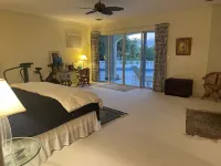 The Xanadu Tradewinds, Home Away to Paradise 8000 sq ft of privacy and a Pool.