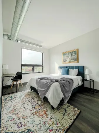 Sleepover: Dashing 1BD/1BA - Des Moines Отели рядом с достопримечательностью «Clive Elementary School»