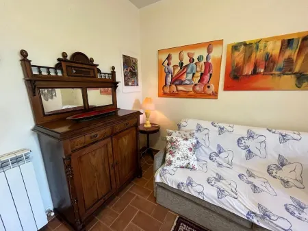 Apartment in villa with pool in the countryside with pets allowed