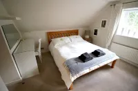 Picturesque 4 Bed Cottage Lingfield, Surrey 링필드 호텔