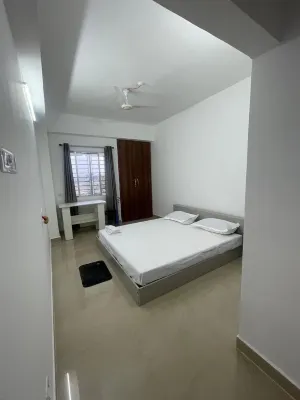 Charming 2-bedroom apartment with AC, WiFi, 2mins from Guwahati Airport Các khách sạn gần Sân bay quốc tế Gopinath Bordoloi
